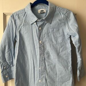 Old Navy kids 5T light blue button down shirt. Lightweight 100% cotton Like new!